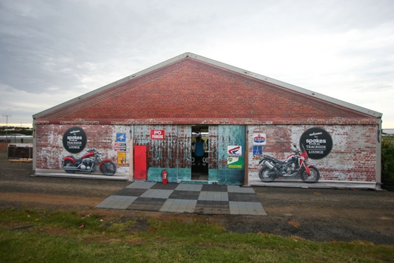 Spokes Lounge Exterior