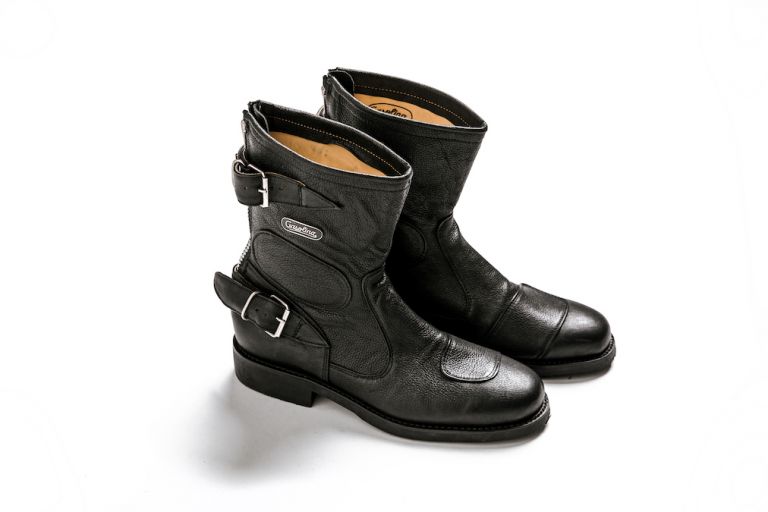 Motorcycle gear, boots, sturdy boots