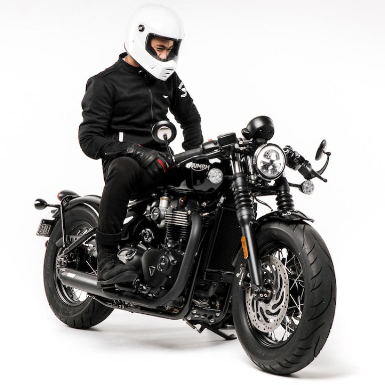 Motorcycle gear, style rider, triumph bobber